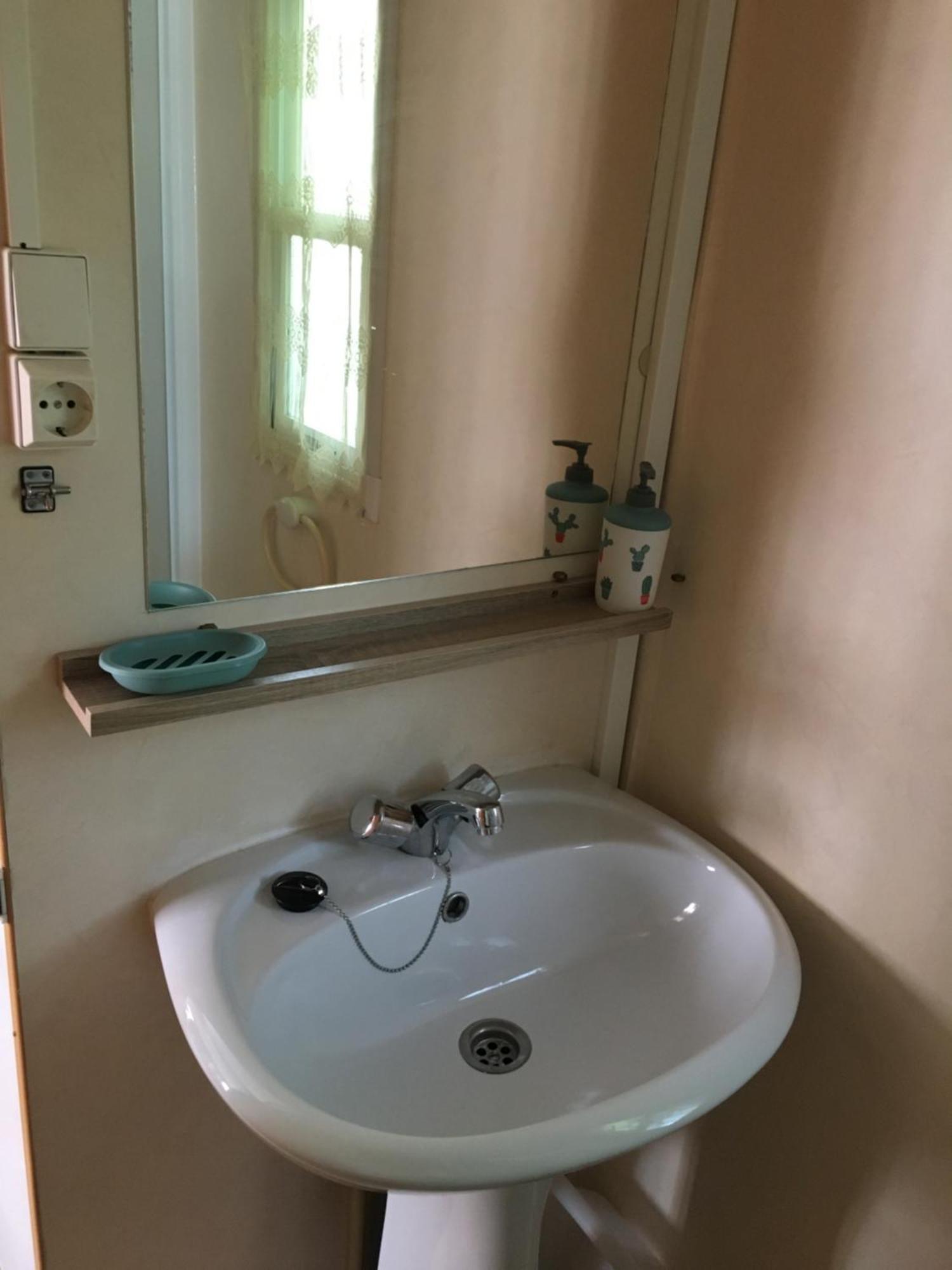 Mobile Home Avec Parking Chorges Ngoại thất bức ảnh